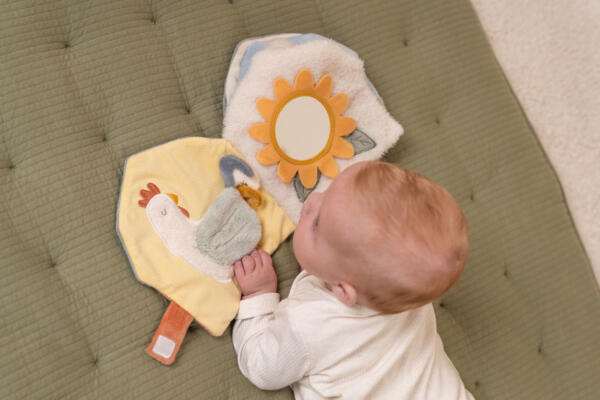 Stoffbuch mit Aktivitäten Little Farm – Bild 3