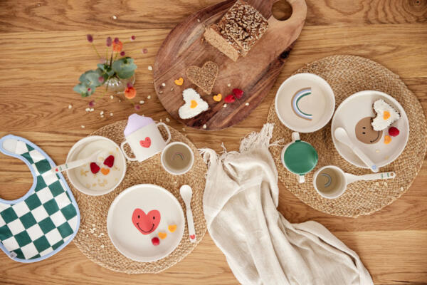 Kindergeschirr Set (Teller - Schüssel - Becher - Löffel) - Happy Rascals, Herz – Bild 3