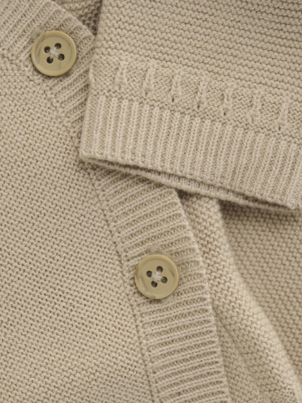 HUTTEliHUT - Strickjacke mit Wickelmuster – Bild 3