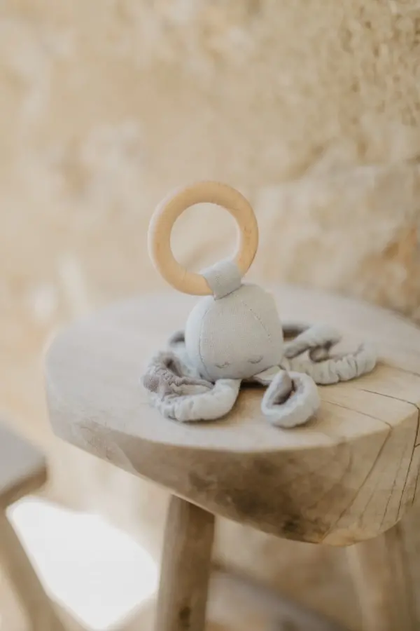 Leevje BABY RASSEL MIT HOLZRING 'OCTOPUS' – Bild 2