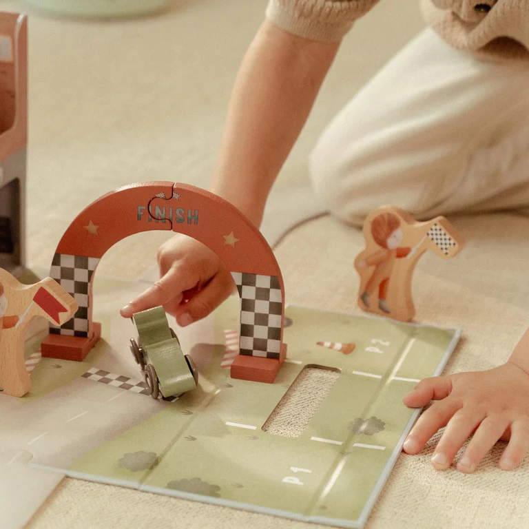 Little Dutch Rennbahn aus Holz im Spielkoffer – Bild 6