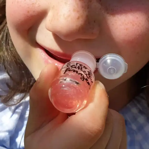 Ten Little Fingers Lipgloss MINZSCHMATZER