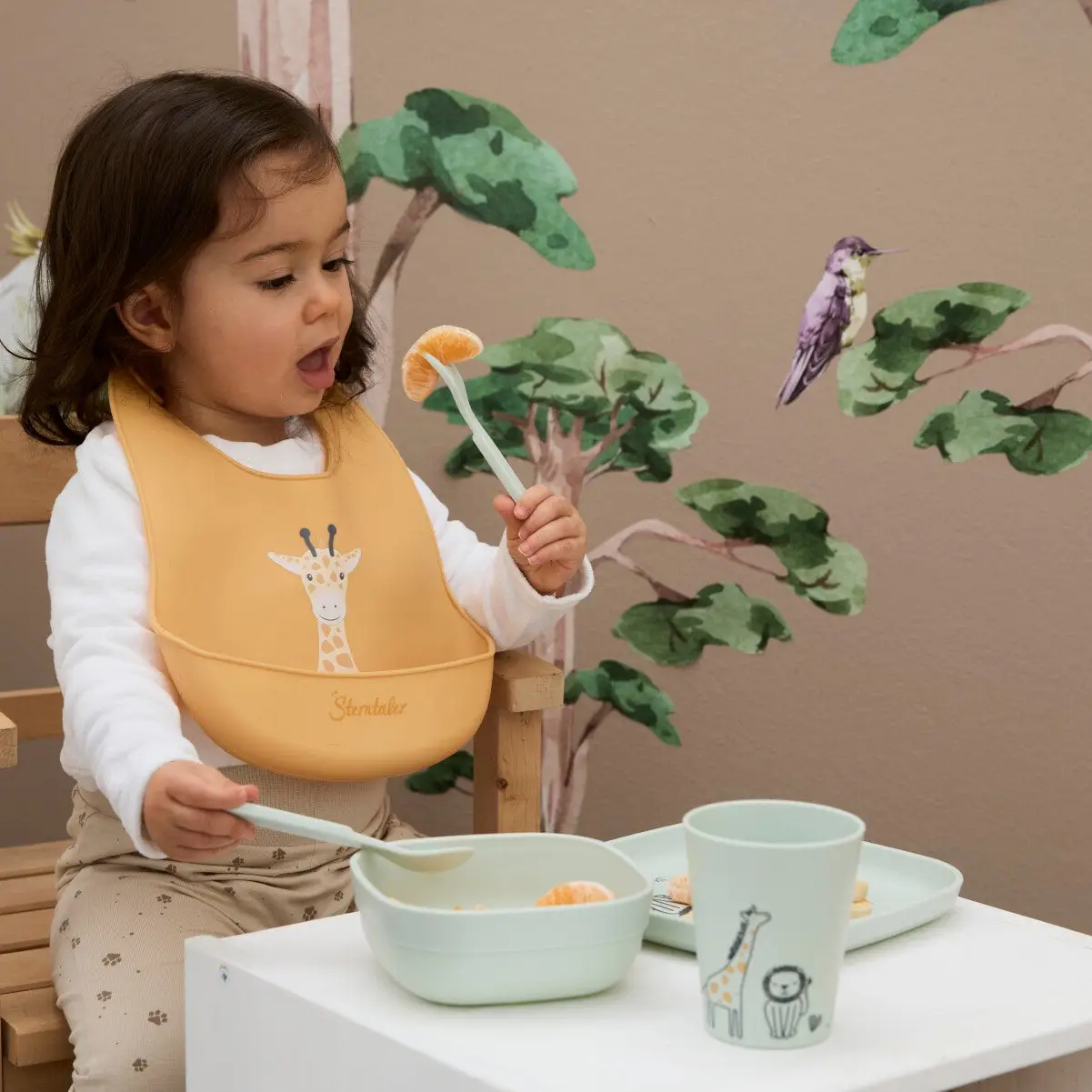 Sterntaler Silikon Lätzchen Giraffe Kaya mit Auffangfach – Bild 3